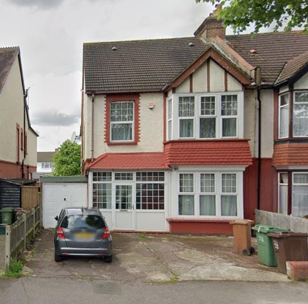 £803k refurbishment bridging loan: multi-unit project in Sutton. image